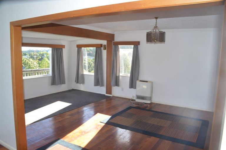 Photo of property in 5 Poto Road, Normandale, Lower Hutt, 5010