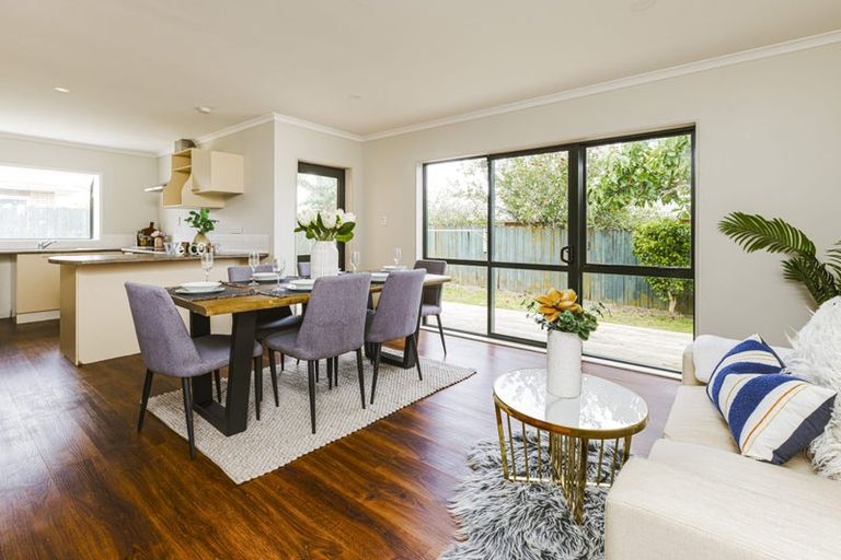 Photo of property in 26 Etherton Drive, Weymouth, Auckland, 2103