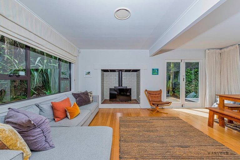 Photo of property in 282 Shaw Road, Titirangi, Auckland, 0604