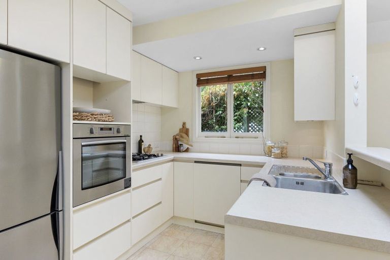 Photo of property in 2/11 Memorial Avenue, Ilam, Christchurch, 8053