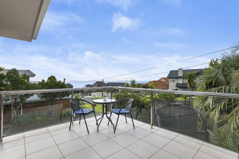 Photo of property in 1/130 Churchill Road, Rothesay Bay, Auckland, 0630