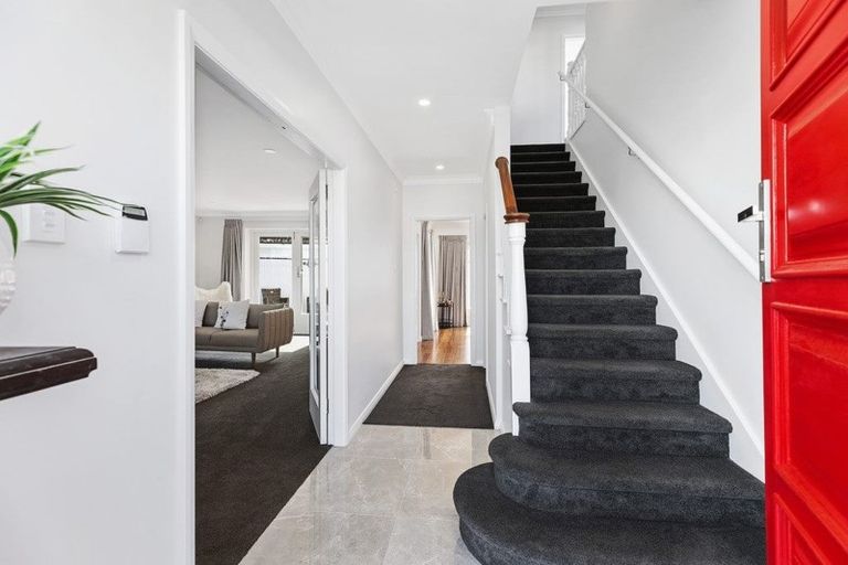 Photo of property in 2 Tio Tio Road, Miramar, Wellington, 6022