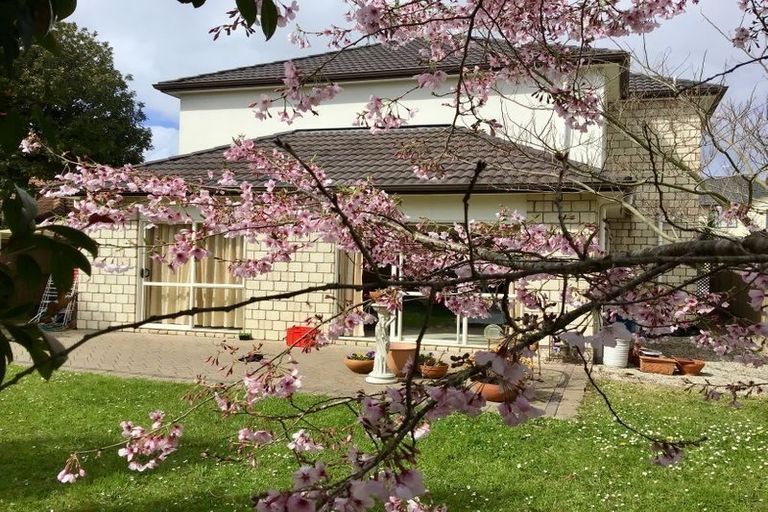 Photo of property in 14 Bridgefield Crescent, Flat Bush, Auckland, 2016