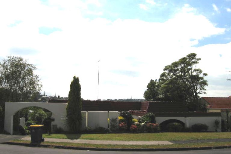 Photo of property in 22 Robin Lane, Browns Bay, Auckland, 0630