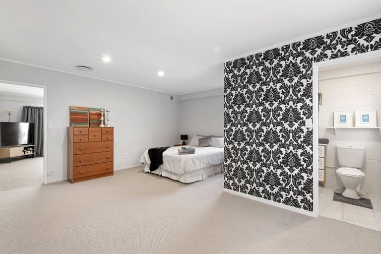 Photo of property in 2/57 Nigel Road, Browns Bay, Auckland, 0630