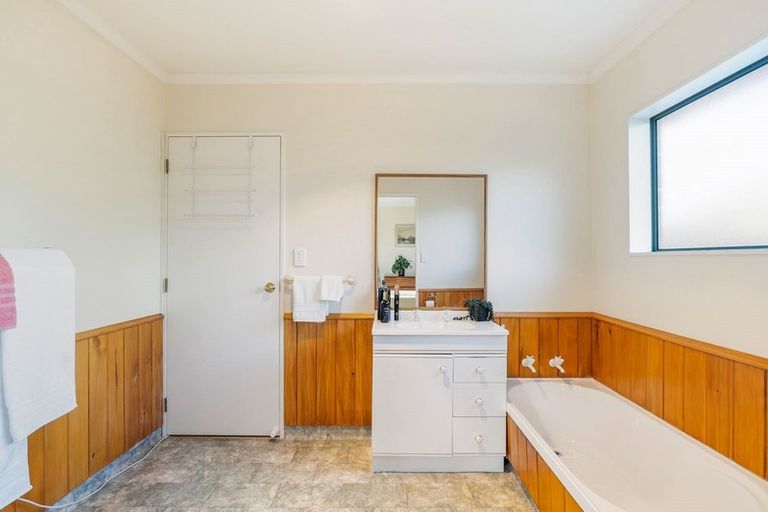 Photo of property in 8a Chilton Drive, Paraparaumu, 5032