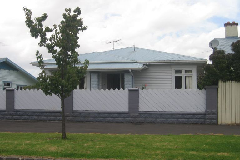 Photo of property in 23 Adam Street, Greenlane, Auckland, 1051