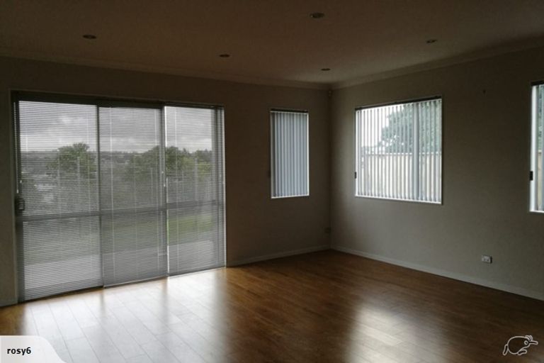 Photo of property in 43 Maylee Crescent, Gulf Harbour, Whangaparaoa, 0930