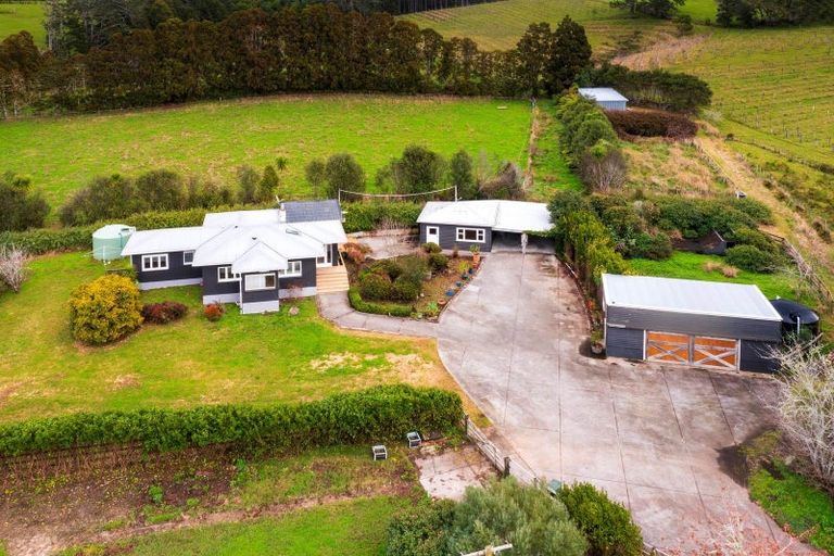 Photo of property in 76 Awa Road, Kumeu, 0891