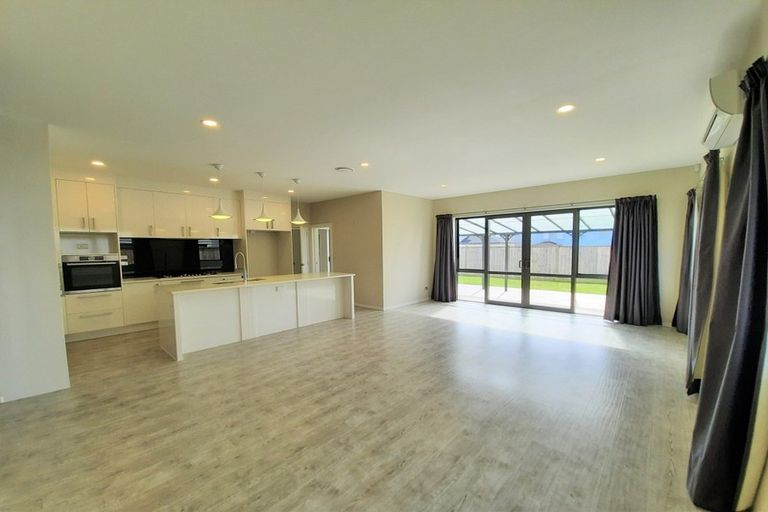 Photo of property in 11 Drumbuoy Drive, Flat Bush, Auckland, 2019