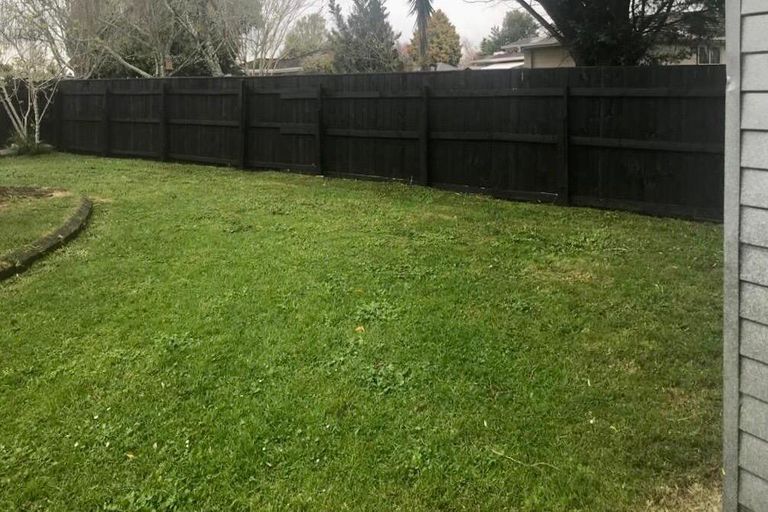 Photo of property in 20 Pukeroa Place, Papakura, 2110