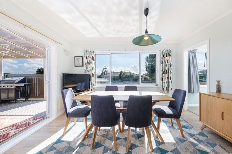 Photo of property in 74 Sylvan Crescent, Te Atatu South, Auckland, 0610