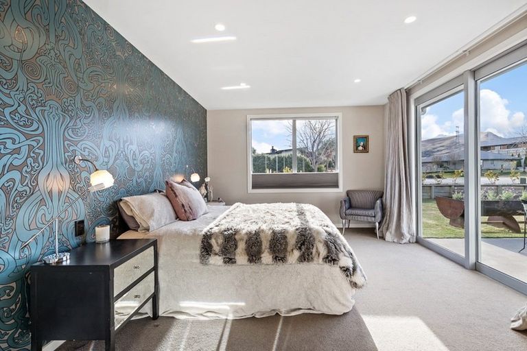 Photo of property in 2 Widgeon Place, Lake Hayes, Queenstown, 9304