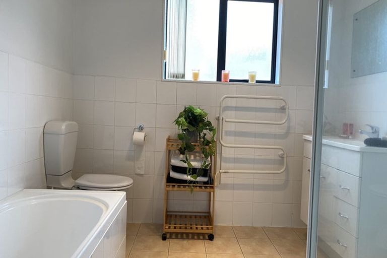 Photo of property in 22 Greenberry Drive, Ranui, Auckland, 0612