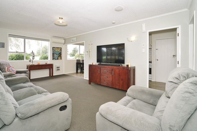 Photo of property in 93 Collins Road, Melville, Hamilton, 3206