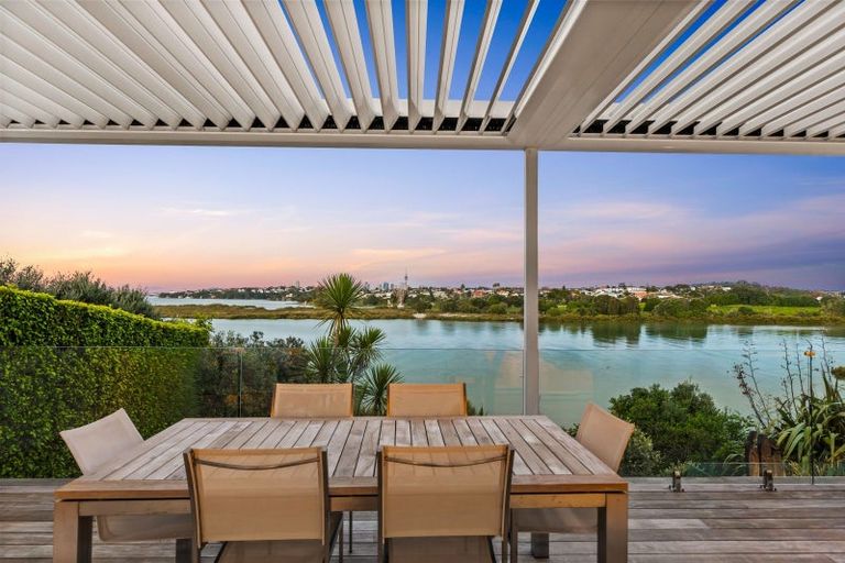 Photo of property in 1 Bangor Street, Point Chevalier, Auckland, 1022