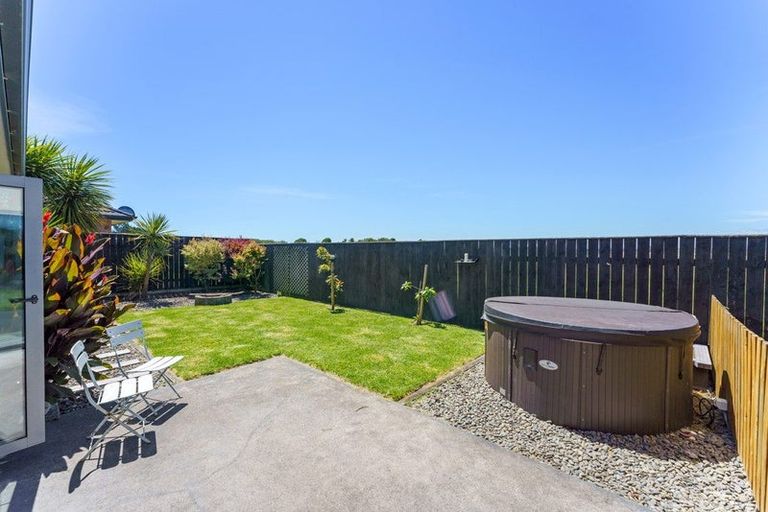 Photo of property in 35 Simpson Crescent, Raumati Beach, Paraparaumu, 5032