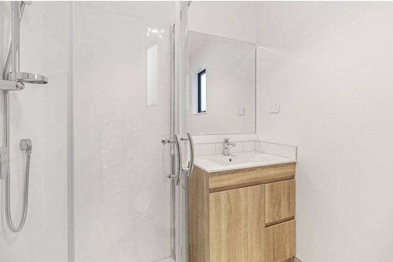 Photo of property in 13 Raupeti Lane, Henderson, Auckland, 0612