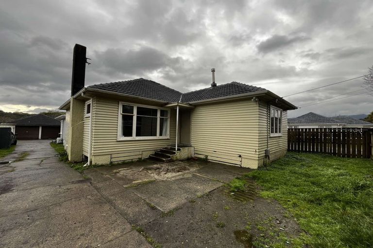 Photo of property in 120 Wainuiomata Road, Wainuiomata, Lower Hutt, 5014
