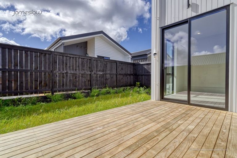 Photo of property in 20 Papai Lane, Massey, Auckland, 0614