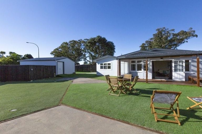 Photo of property in 17 Bluegum Road, Paraparaumu Beach, Paraparaumu, 5032