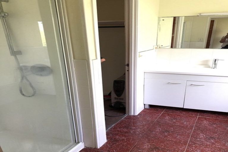 Photo of property in 2/22 Cornelian Crescent, Half Moon Bay, Auckland, 2012