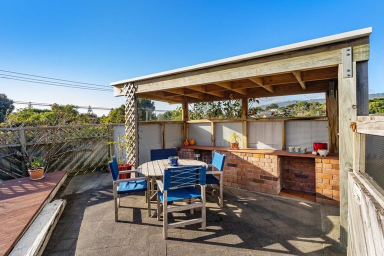 Photo of property in 6 Queens Road, Waikanae Beach, Waikanae, 5036