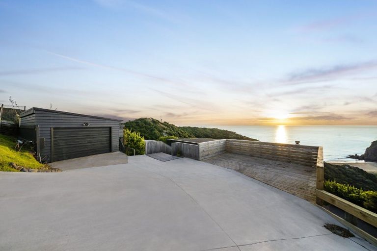 Photo of property in 81 Piha Road, Piha, New Lynn, 0772