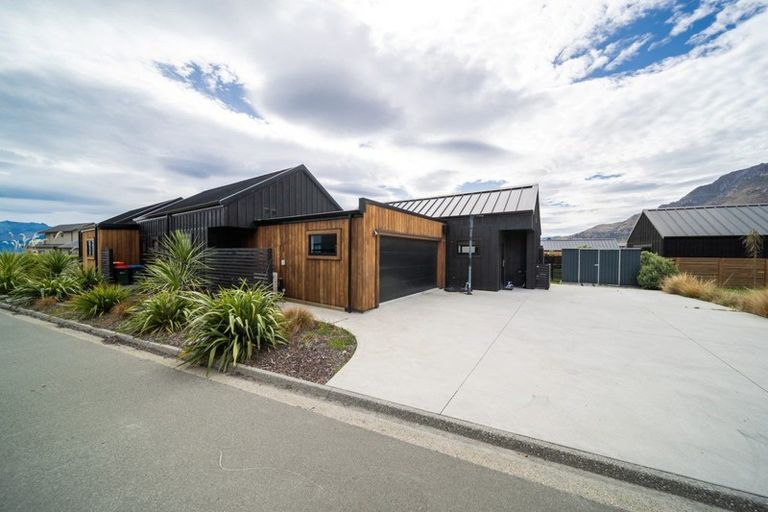 Photo of property in 11 Glenfiddich Road, Jacks Point, Queenstown, 9371