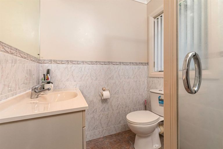 Photo of property in 8 Chadlington Avenue, Henderson, Auckland, 0612