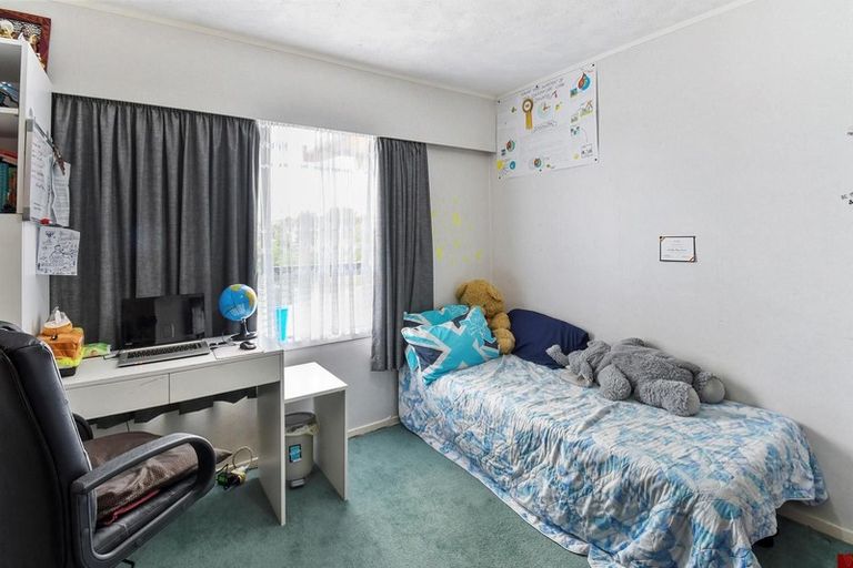 Photo of property in 11 Melia Grove, Goodwood Heights, Auckland, 2105
