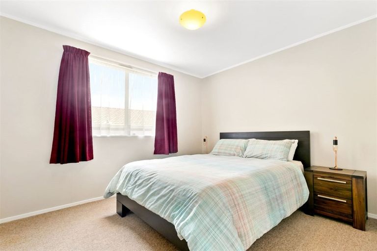 Photo of property in 1/12 Borich Road, Sunnyvale, Auckland, 0612