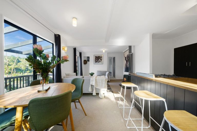 Photo of property in 49 Airlie Road, Plimmerton, Porirua, 5026