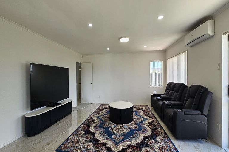 Photo of property in 28 Robert Ross Place, Clendon Park, Auckland, 2103