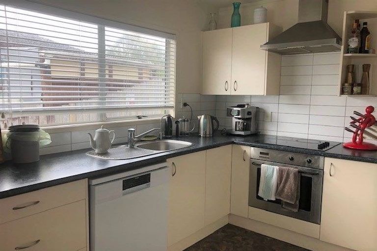 Photo of property in 94 Moire Road, Massey, Auckland, 0614