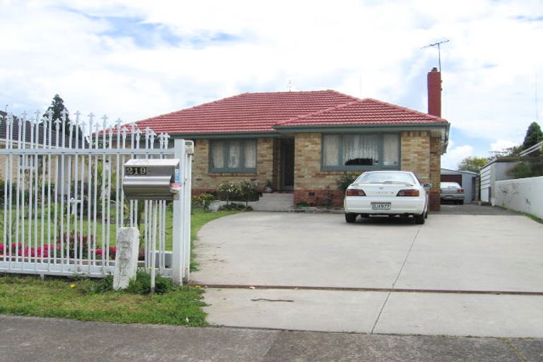 Photo of property in 219 Puhinui Road, Papatoetoe, Auckland, 2025