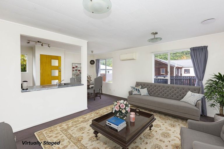 Photo of property in 11b Gemstone Drive, Birchville, Upper Hutt, 5018