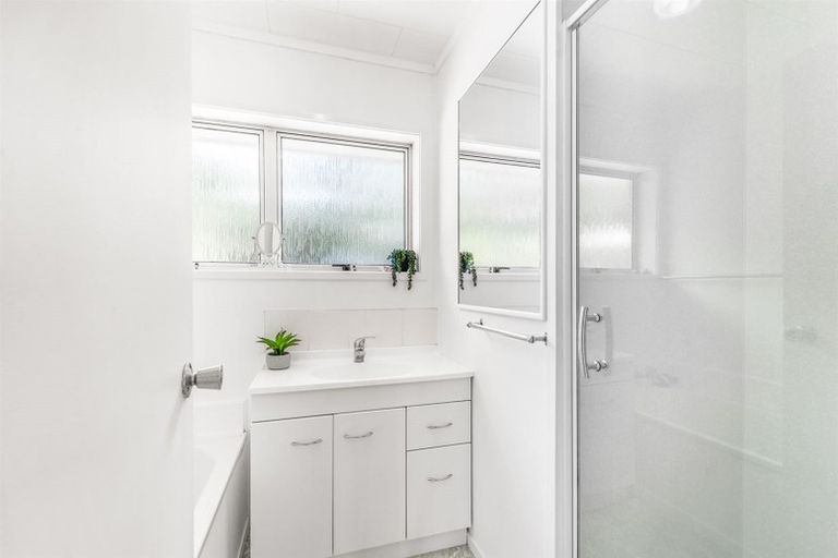 Photo of property in 8 Newstead Avenue, Browns Bay, Auckland, 0632