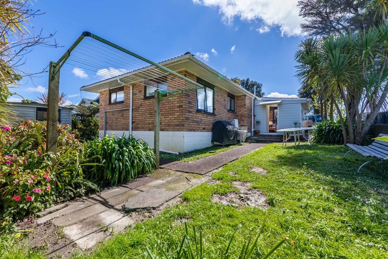 Photo of property in 1/294 Great North Road, Henderson, Auckland, 0612