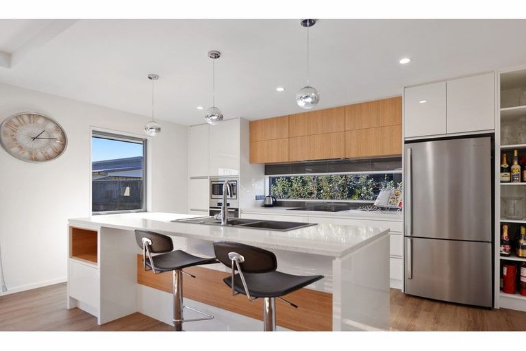 Photo of property in 16 Warhorse Gate, Halswell, Christchurch, 8025