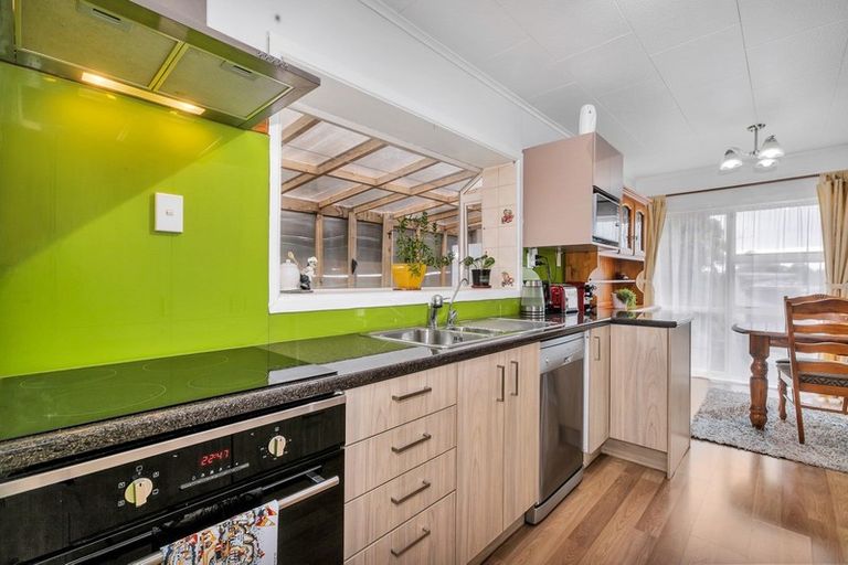 Photo of property in 51 Christmas Road, Manurewa, Auckland, 2102