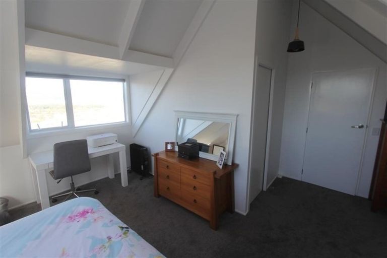 Photo of property in 5 Jacaranda Grove, Maungaraki, Lower Hutt, 5010