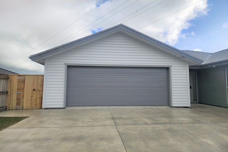 Photo of property in 49 Atlantic Drive, Fitzherbert, Palmerston North, 4410