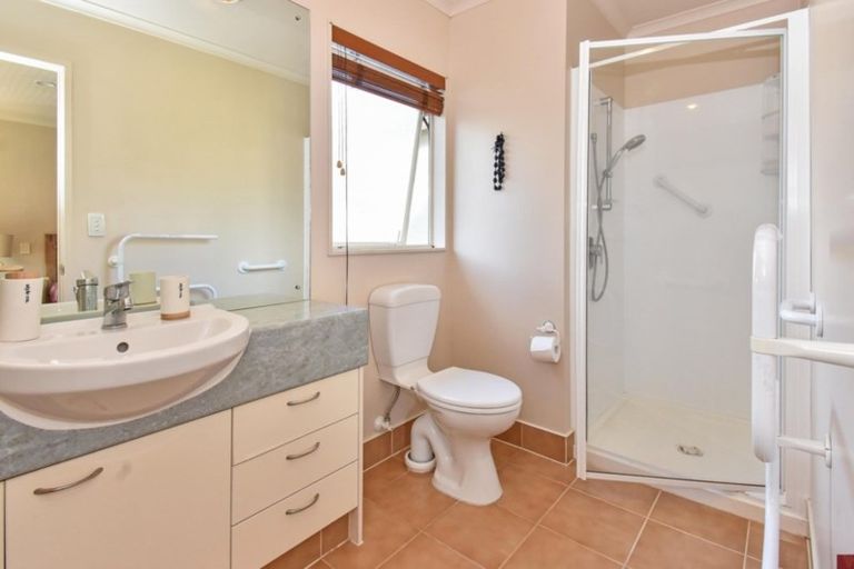 Photo of property in 45e Redoubt Road, Goodwood Heights, Auckland, 2105