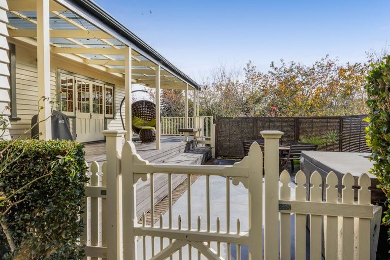 Photo of property in 192a Mangorei Road, Merrilands, New Plymouth, 4312