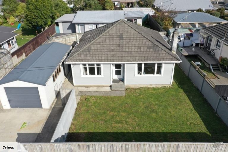 Photo of property in 4 Homedale Road, Wainuiomata, Lower Hutt, 5014