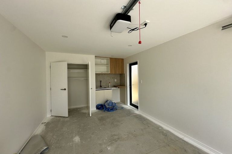 Photo of property in 2b Van Dyke Place, West Harbour, Auckland, 0618