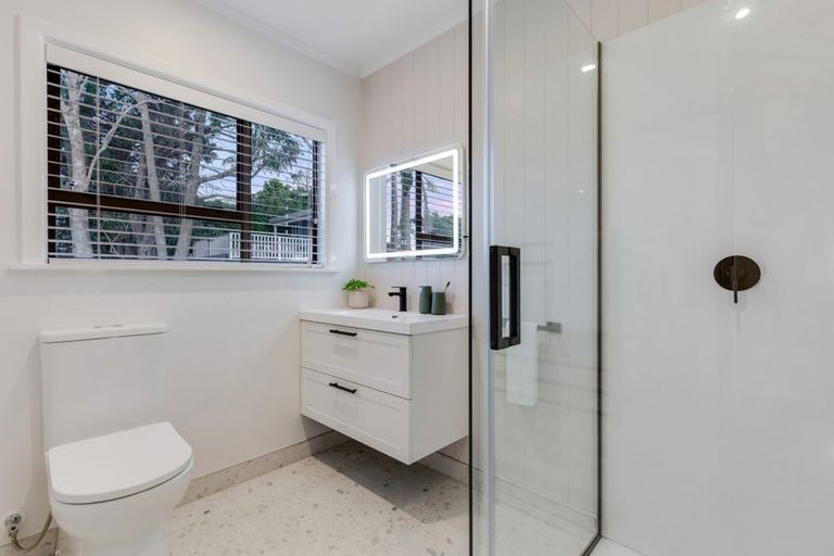 Photo of property in 19 Highland Avenue, Titirangi, Auckland, 0604