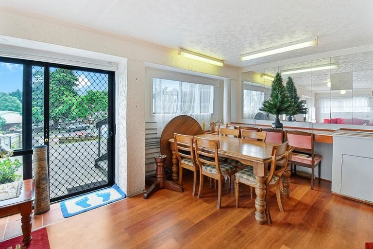 Photo of property in 11 Melia Grove, Goodwood Heights, Auckland, 2105