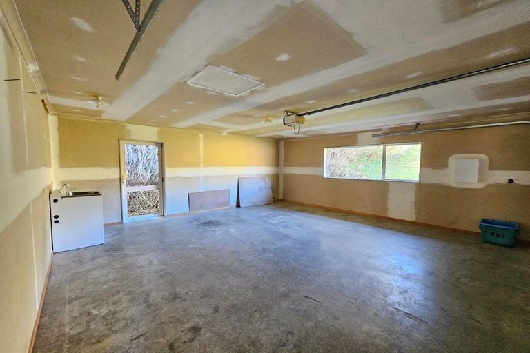 Photo of property in 261 Maungaraki Road, Maungaraki, Lower Hutt, 5010